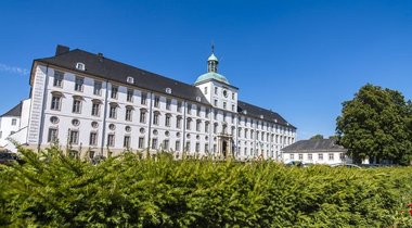 Ansicht von Schloss Gottorf frontal in Schleswig.  